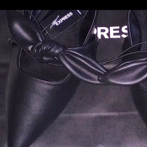 EXPRESS Bow Tie Slip Ons. SIZE 9 - Picture 2 of 3